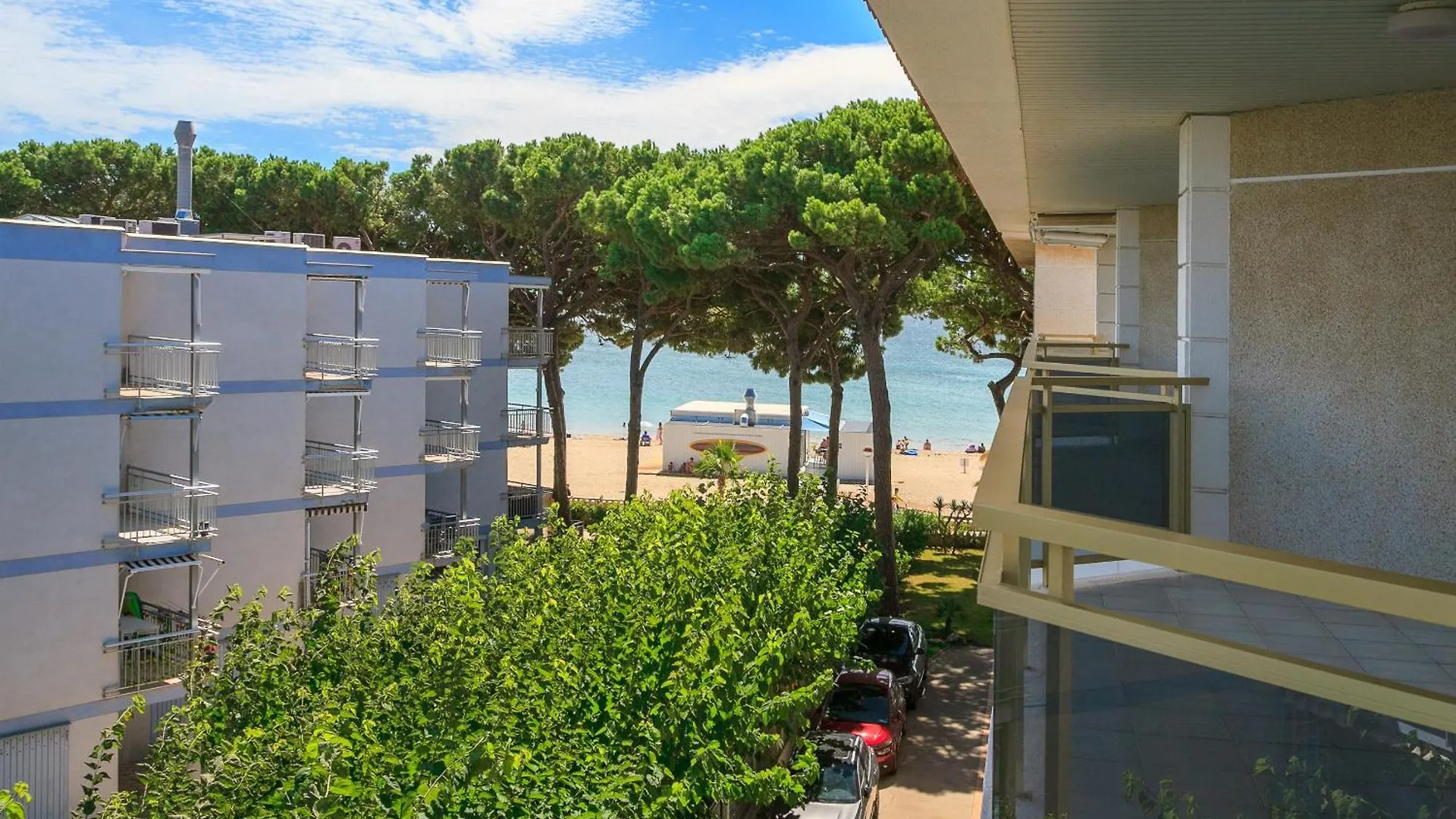Uhc Versailles Family Complex Cambrils